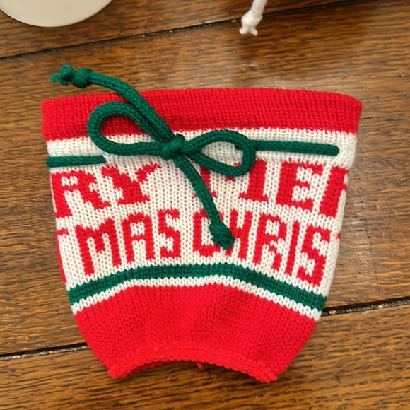 6 Merry Christmas Cups with Crocheted Covers - Picture 7 of 9